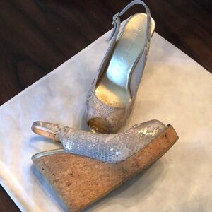 🍾Jimmy Choo Metallic Snake embossed leather open back adjust strap cork wedges